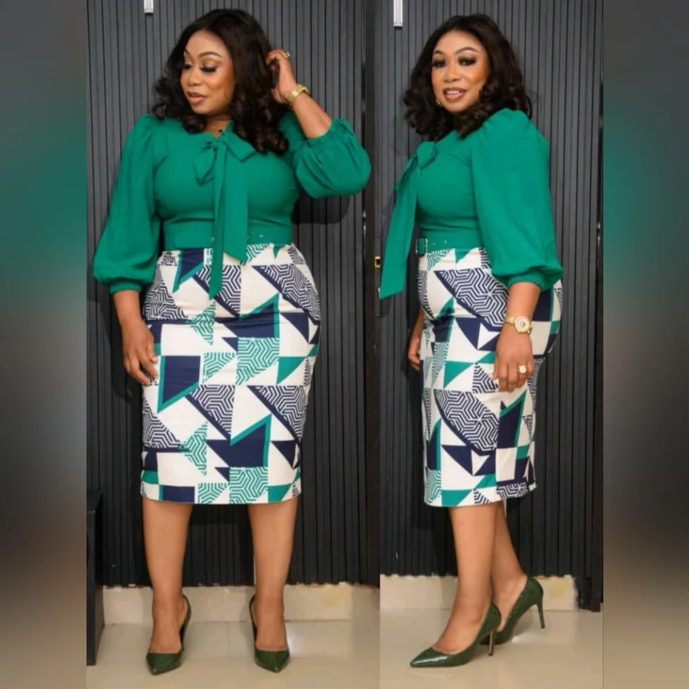 S008: NWT Green/Navy/Off-White Print Midi Dress - Picture 1 of 1